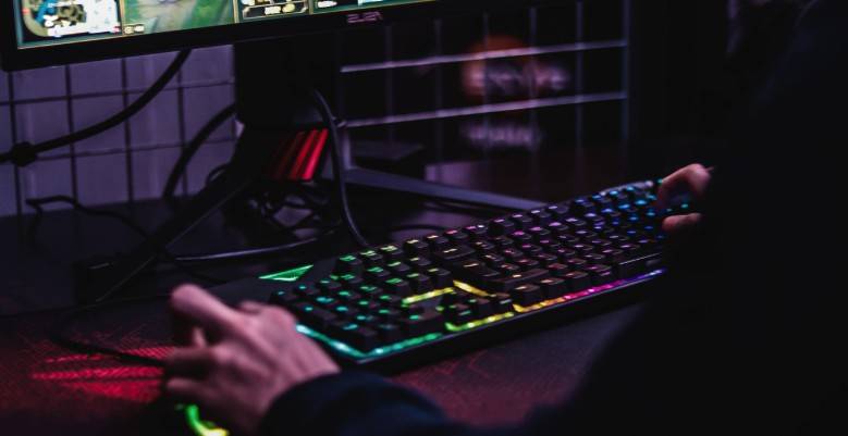 Пока все друзья играли в игры, мне было интереснее заниматься программированием